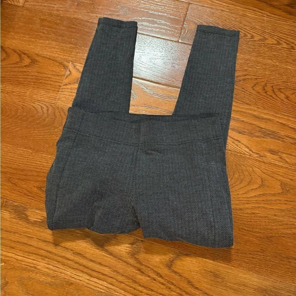 LOFT women’s Gray Herringbone Knit Leggings size M